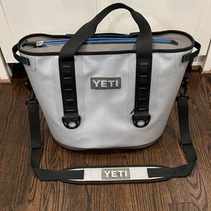 Yeti Hopper Gray Grey Blue Shoulder Cooler Tote Bag with Sidekick Pouch